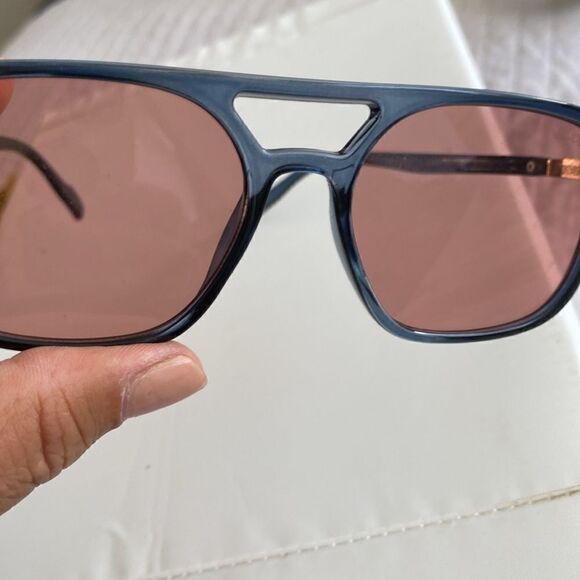 Blue frame sunglasses with rose colored lenses new with Case - Picture 6 of 8